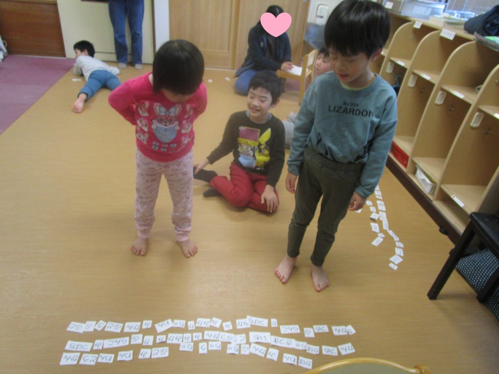 国語ムーブメントをしました。文字の合成でいろいろな単語を作ってみたよ！